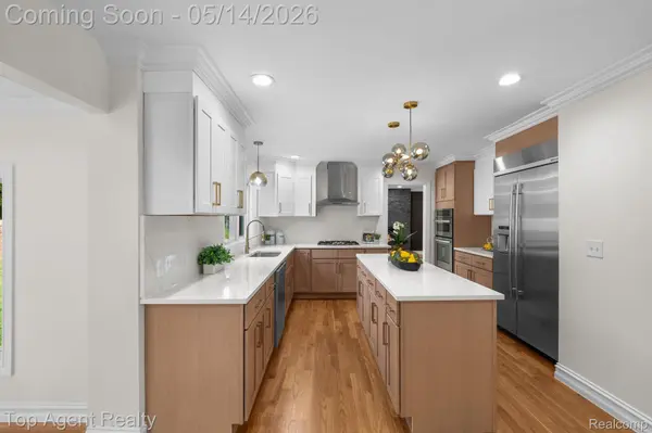 6739 White Pine CT, Bloomfield Hills, MI 48301