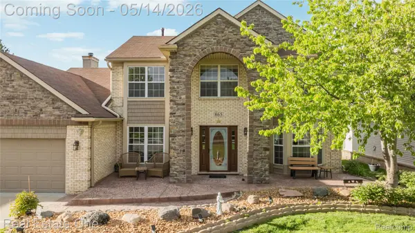 865 Drakeshire DR, Commerce Charter Township, MI 48390