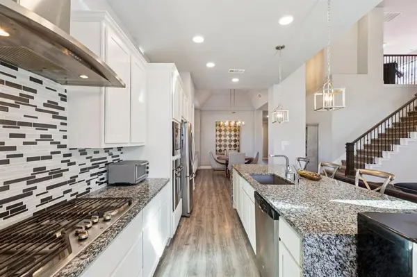 2000 Crescent Street, Fort Worth, TX 76008