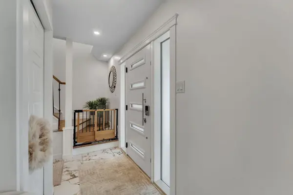 316 Templeton CIR NE, Calgary, AB T1Y 3Z2