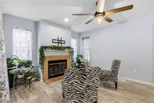 418 Matthews Drive, Arlington, TX 76012