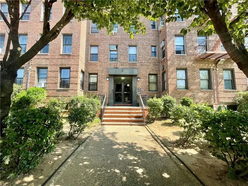 1811 Ocean Pkwy #6M, Brooklyn, NY 11223
