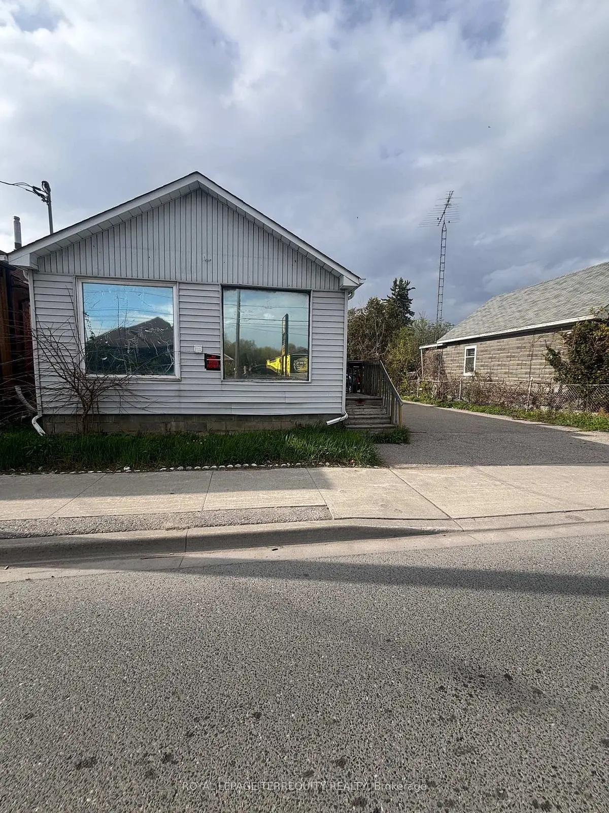 252 Bloor ST E, Oshawa, ON L1H 3M6
