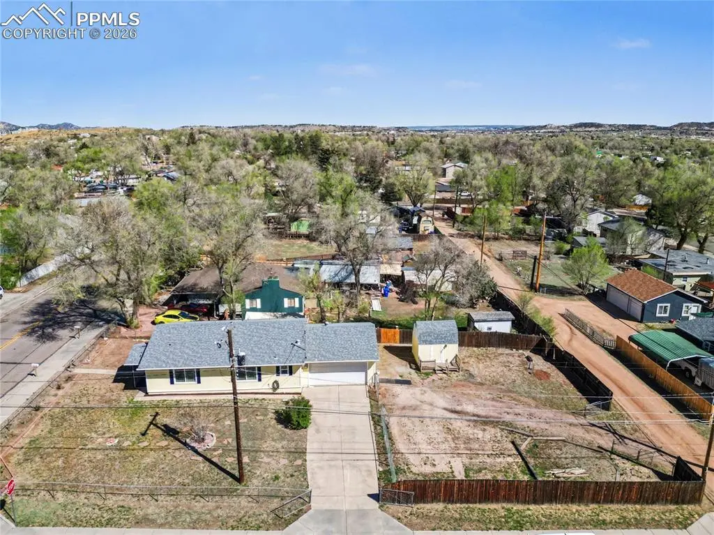 2205 N Chestnut ST, Colorado Springs, CO 80907