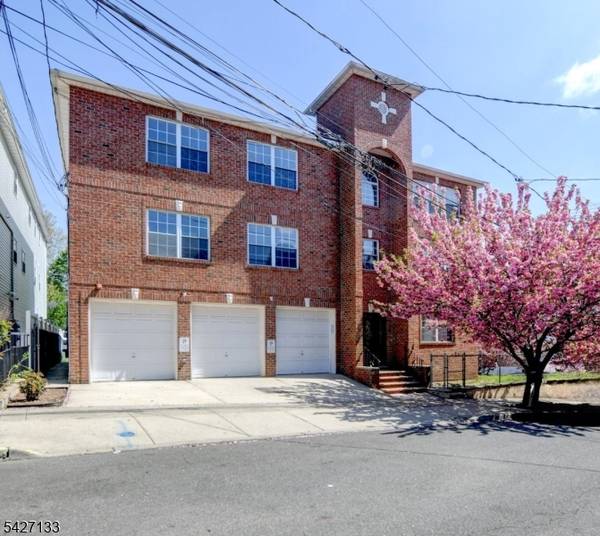 15-21 Oraton St, Newark City, NJ 07104