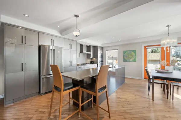 221 Monterey DR, South Of Baseline To Knoxdale, ON K2H 7B1