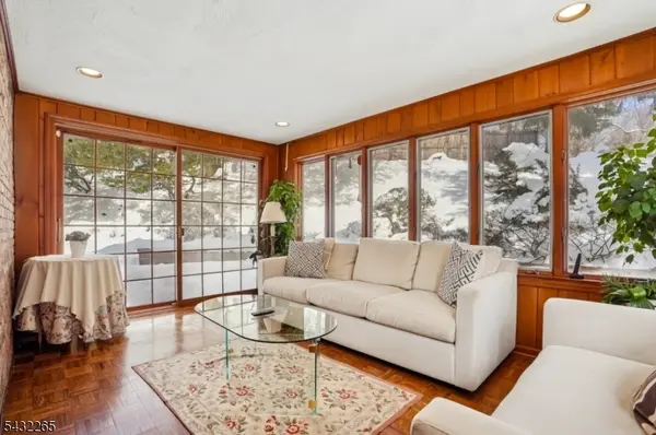 61 Western Dr, Millburn Twp., NJ 07078