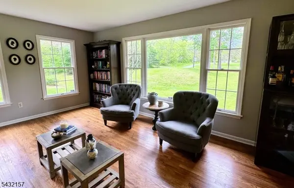 77 Plum Brook Rd, Raritan Twp., NJ 08822