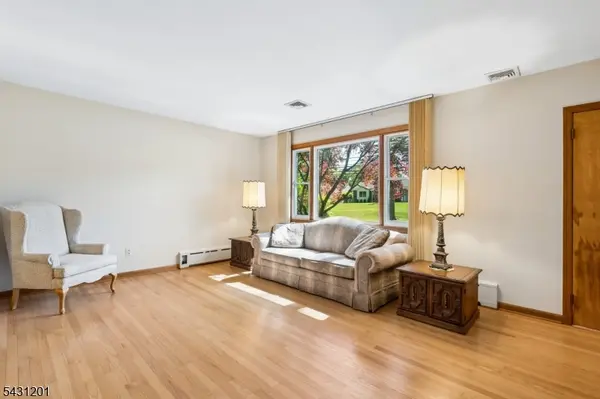 186 W Northfield Rd, Livingston Twp., NJ 07039