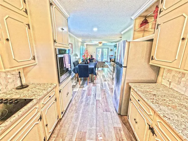 542 Wildewood Drive, Chandler, TX 75758