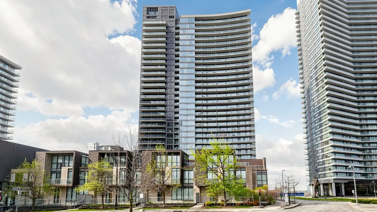 121 Mcmahon DR #809, Toronto C15, ON M2K 0C1
