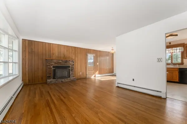 123 Lilac Dr, Clinton Twp., NJ 08801