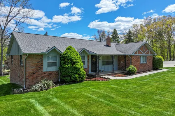 8389 Manchester DR, Grand Blanc Twp, MI 48439