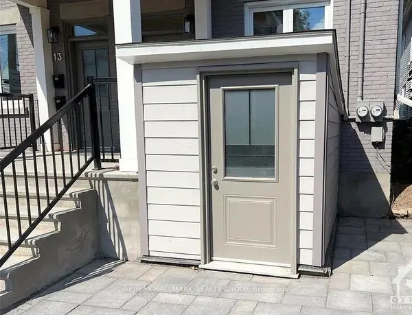 15 Marier AVE #B, Vanier And Kingsview Park, ON K1L 5S6