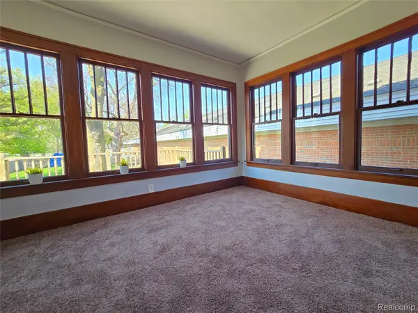 26850 W 7 Mile RD, Redford Charter Township, MI 48240