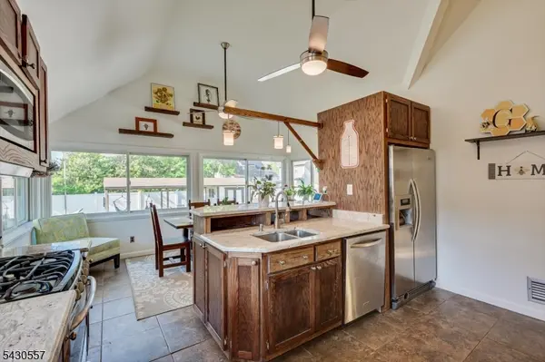 49 N Smith St, Woodbridge Twp., NJ 07001