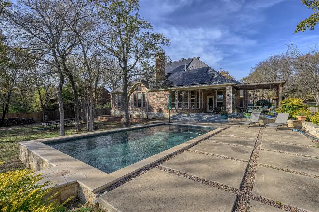 1071 E Oak Shores Drive, Cross Roads, TX 76227