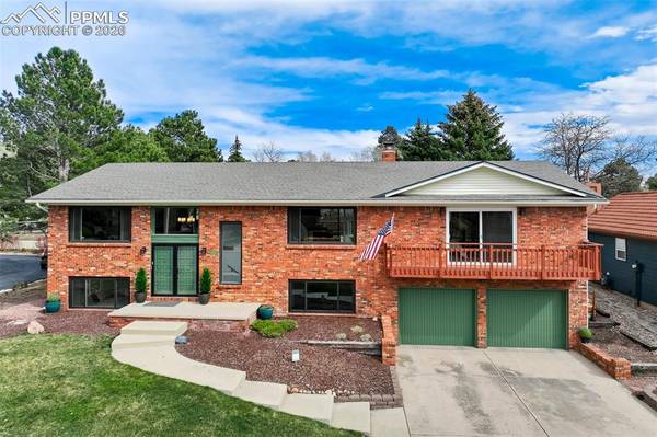 2832 Country Club CIR, Colorado Springs, CO 80909