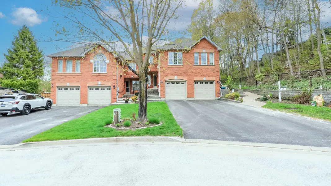 13 Bailey CT, Barrie, ON L4N 8N1