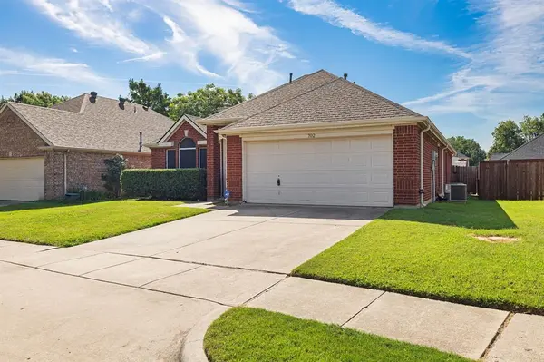 702 Lake Bridge Drive, Lake Dallas, TX 75065