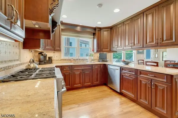 42-09 Cosgrove Ct, Fair Lawn Boro, NJ 07410