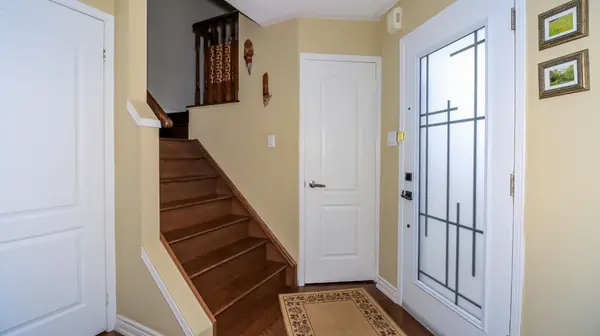 13 Bailey CT, Barrie, ON L4N 8N1
