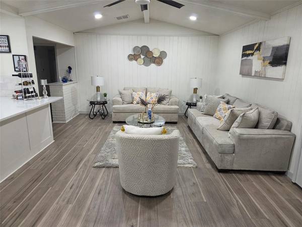 1116 Southwood Drive, Desoto, TX 75115