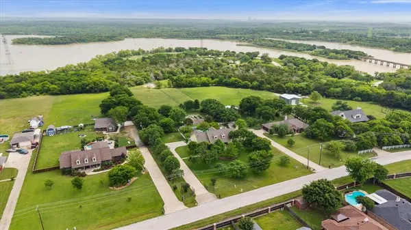 801 Seeton Road, Mansfield, TX 76063