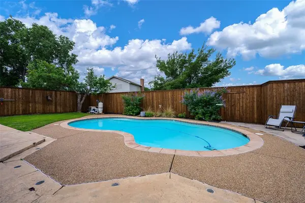 574 Calvert Court, Lewisville, TX 75067