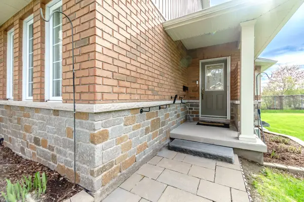 25 VILLAGE CRES, Peterborough, ON K9J 8S7