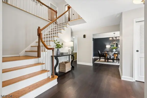 5 Blanchet Ct, Florham Park Boro, NJ 07932