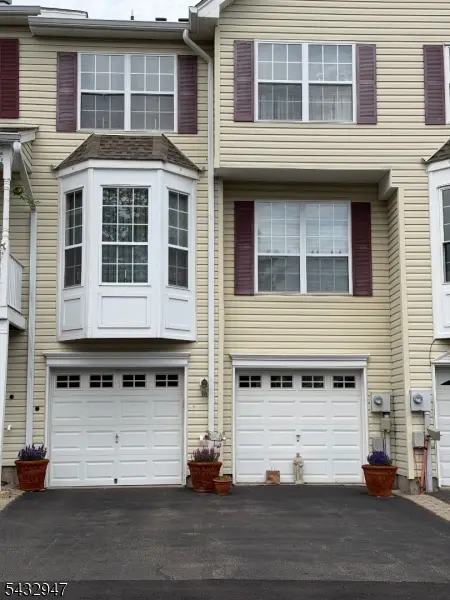 18 Kentworth Ct, Raritan Twp., NJ 08822