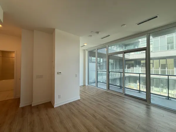 500 Dupont ST #702, Toronto C02, ON M6G 0B8