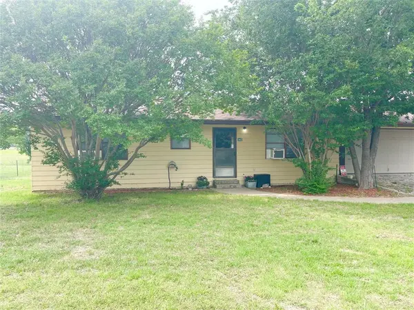 140 S Comanche Drive, De Leon, TX 76444