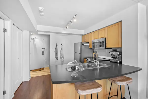 650 Queens Quay W #803, Toronto C01, ON M5V 3N2