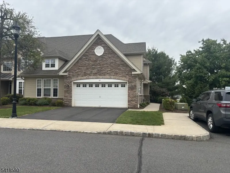 14 Fehervari Ct, Franklin Twp., NJ 08873