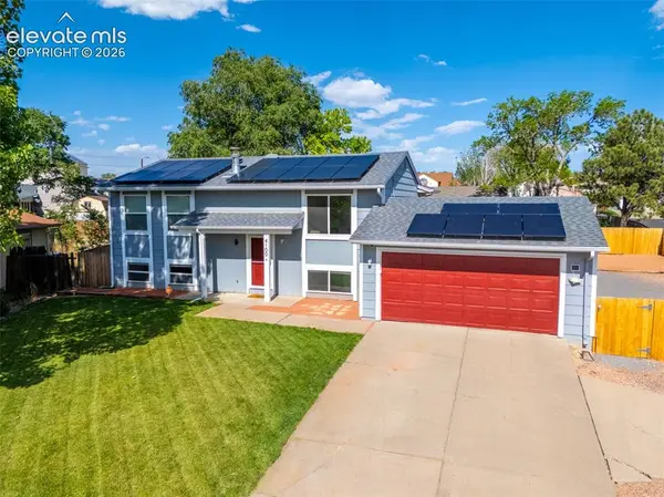 4100 Woodside LN, Pueblo, CO 81008