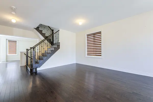 57 Walter English DR, East Gwillimbury, ON L9N 0R8