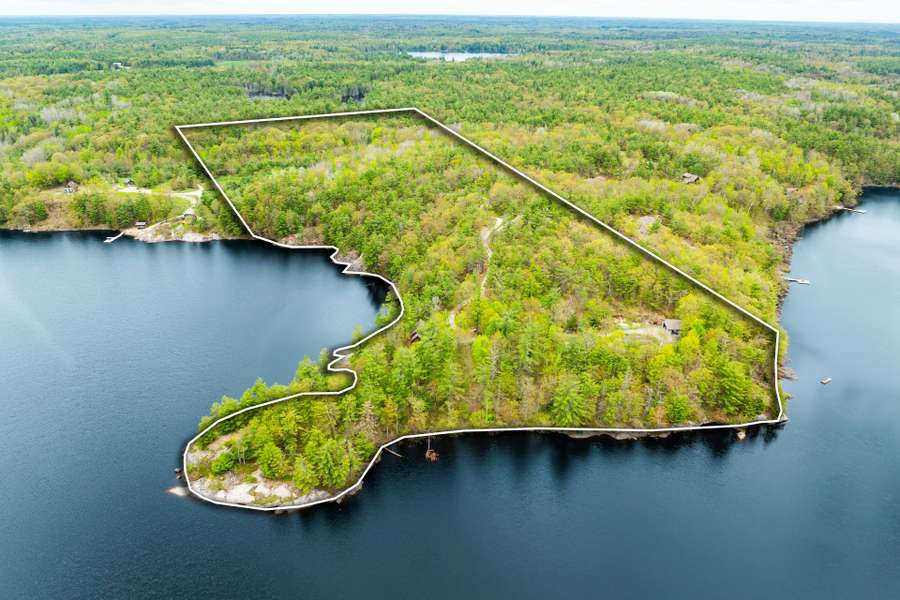 1074 Cooks RD, Gravenhurst, ON P1P 1R3