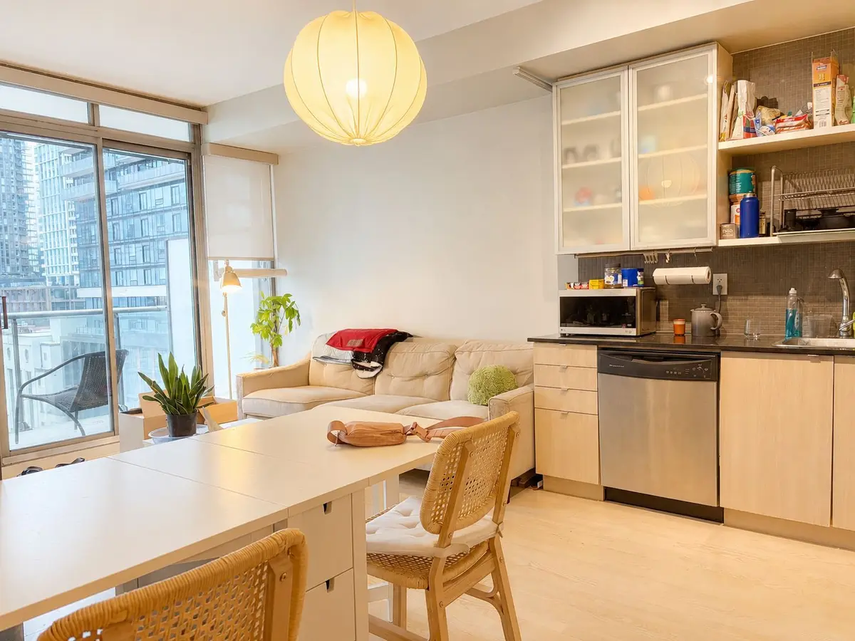 33 Lombard ST #905, Toronto C08, ON M5C 3H8