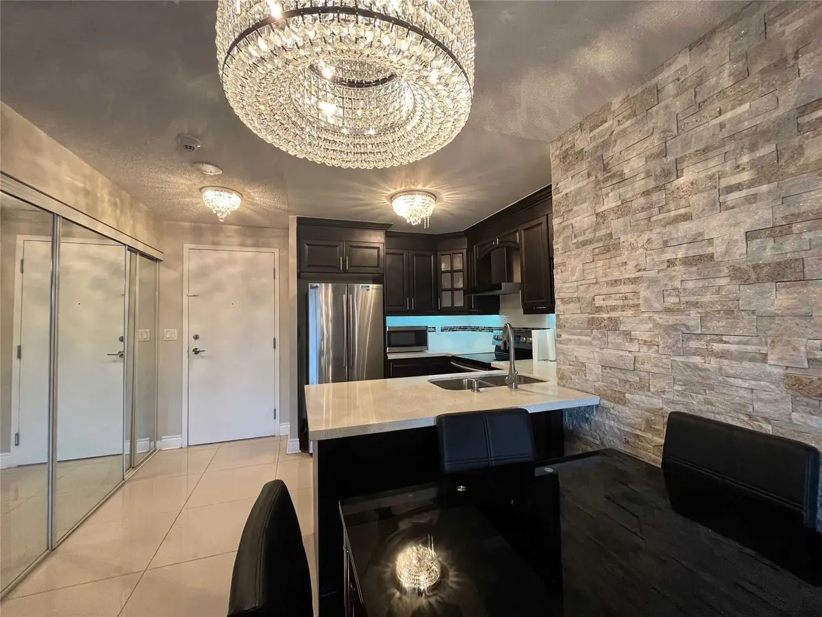 3888 Duke of York BLVD #435, Mississauga, ON L5B 4P5