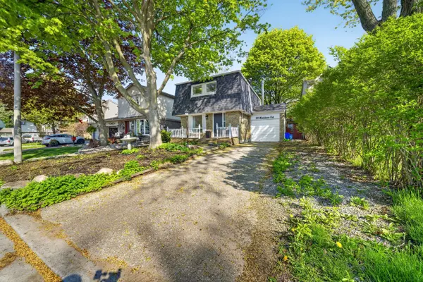 33 Harrison CT, Whitby, ON L1N 6E2