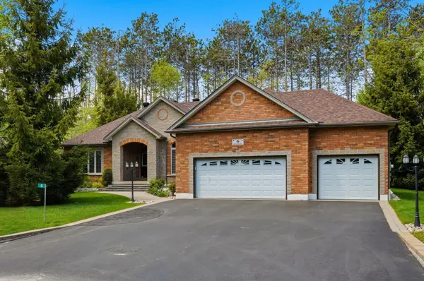 6 Lloyd Cook DR E, Springwater, ON L4M 4S4