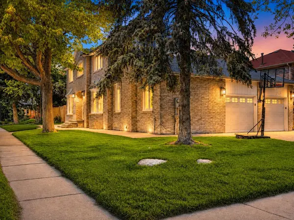 560 Chillingham CRES, Oakville, ON L6J 2P2