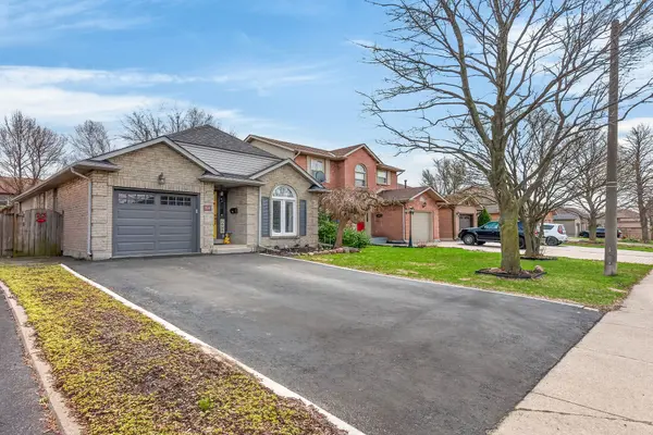 23 Juliebeth DR, Hamilton, ON L9B 2N6