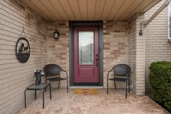 284 DELANCEY BLVD, Hamilton, ON L9B 1Y9