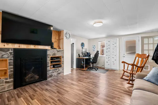 22 Crozier ST, East Luther Grand Valley, ON L9W 5N6