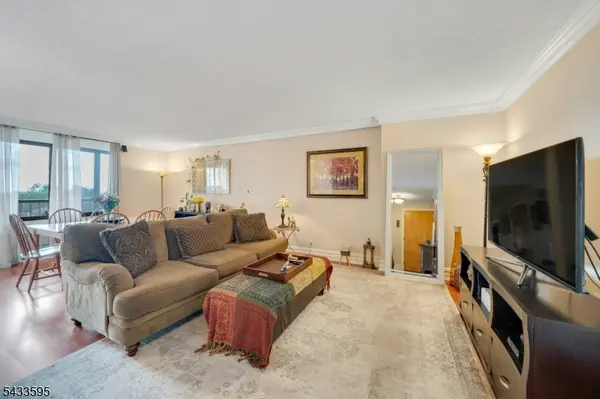 300 Winston Dr-C0214 #214, Cliffside Park Boro, NJ 07010