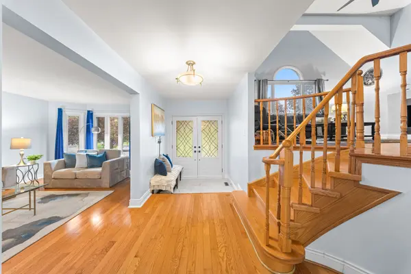 20 Hacienda CT, Brampton, ON L6Z 3J1