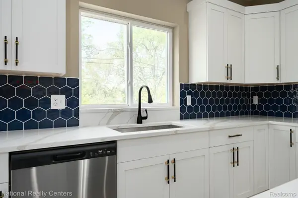 2828 S Livernois RD, Rochester Hills, MI 48307